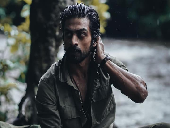 ரேடியோ ஒன் 94.3 எஃப்எம்யில்  ரேடியோ ஜாக்கியாக அர்ஜுன் தாஸ் பணியாற்றினார்