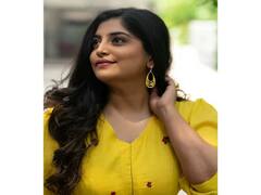 Actress manjima mohan pics: முதலில் யார் சொல்வது யார் சொல்வது அன்பே - மஞ்சிமா மோகன் ஆல்பம்