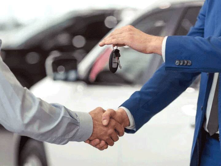 Car selling buying facts know important details dealership hide from Customers New Car Buyer Tips: कार बेचते वक्त ये 3 बातें ग्राहकों से छिपाती हैं डीलरशिप्स, जान लें इनके बारे में