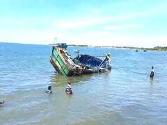 கடலில் மூழ்கிய படகு; 3 நாட்களுக்குப் பின் மீட்ட மீனவர்கள்!