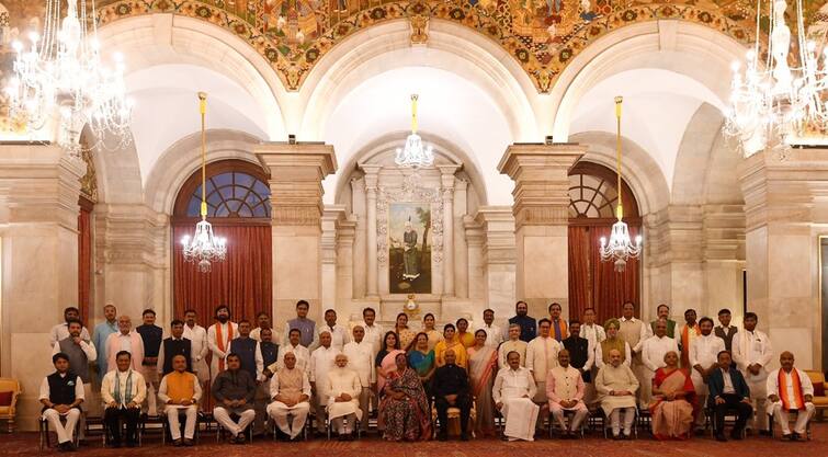PM Modi Cabinet Expansion: पीयूष गोयल को कपड़ा, अश्विनी वैष्णव को रेलवे, मांडविया को स्वास्थ्य मंत्रालय और अमित शाह को सहकारिता मंत्रालय का प्रभार मिला