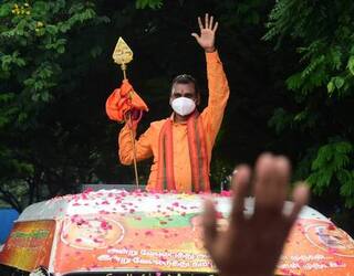 உலகம் முழுவதிலும் உள்ள முருக பக்தர்கள் வீடுகளில் இருந்தபடி கந்த சஷ்டி கவசம் படிக்க வேண்டும் - எல்.முருகன் !