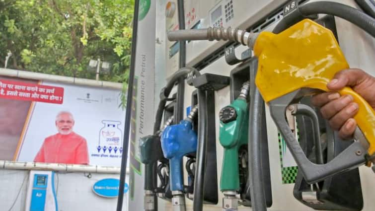 Petrol-Diesel 16 July: पेट्रोल-डीजल का नया रेट जारी, जानिए- आज कितना महंगा हुआ तेल