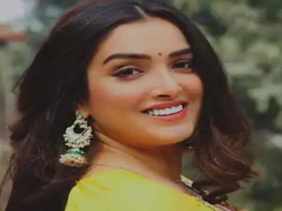 भोजपुरी एक्ट्रेस Amrapali Dubey ने Dhoni को दी जन्मदिन की शुभकामनाएं, देखें वीडियो