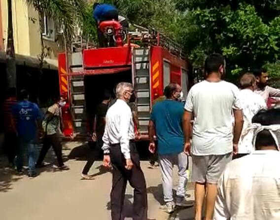 Ahmedabad : થલતેજના બંગલોની અંડરગ્રાઉન્ડ ટાંકીમાં પડી ગયો યુવક, ફાયરબ્રિગેડે હાથ ધર્યું રેસ્ક્યૂ Ahmedabad : થલતેજના બંગલોની અંડરગ્રાઉન્ડ ટાંકીમાં પડી ગયો યુવક, ફાયરબ્રિગેડે હાથ ધર્યું રેસ્ક્યૂ