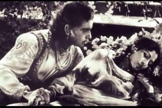 दिलीप कुमार यांनी मधुबाला यांच्यासमोर लग्नाचा प्रस्ताव ठेवला होता. परंतु, मधुबाला यांची समजूत घालण्यास ते असमर्थ ठरले. असं सांगितलं जातं की, दिलीप कुमार यांनी मधुबाला यांना सांगितलं होतं की, जर तू आज आली नाहीस, तर आपण पुन्हा कधीच भेटणार नाही. तरिदेखील मधुबाला त्यांना भेटण्यासाठी आल्या नाहीत.