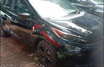 Tata Nexon ਡਾਰਕ ਐਡੀਸ਼ਨ ਦਾ ਫਰੰਟ ਗ੍ਰਿਲ, ਲੋਅਰ ਬੰਪਰ ਤੇ ਫੋਗ ਲੈਂਪ ਹਾਊਸਿੰਗ 'ਤੇ ਬਲੈਕ ਫਿਨਿਸ਼ ਹੋਵੇਗਾ। ਇਸ ਦੇ ਕਾਲੇ ਅਲੋਏ ਪਹੀਏ ਕਾਰ ਨੂੰ ਸਪੋਰਟੀ ਲੁੱਕ ਦੇਣਗੇ। ਇੰਟੀਰੀਅਰ ਦੀ ਗੱਲ ਕਰੀਏ ਤਾਂ ਇੱਥੇ ਪੂਰੀ ਤਰ੍ਹਾਂ ਬਲੈਕ ਡੈਸ਼ਬੋਰਡ ਹੋਵੇਗਾ ਤੇ ਸੀਟਾਂ ਤੇ ਡੋਰ ਪੈਡਸ ਨੂੰ ਡਾਰਕ ਸ਼ੇਡ ਦਿੱਤਾ ਜਾਵੇਗਾ।