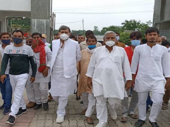 Basti Block Pramukh Chunav: चुनाव में हर हथकंडा अपना रहे हैं बीजेपी नेता, दिख रहा है सत्ता का रौब Basti Block Pramukh Chunav: चुनाव में हर हथकंडा अपना रहे हैं बीजेपी नेता, दिख रहा है सत्ता का रौब