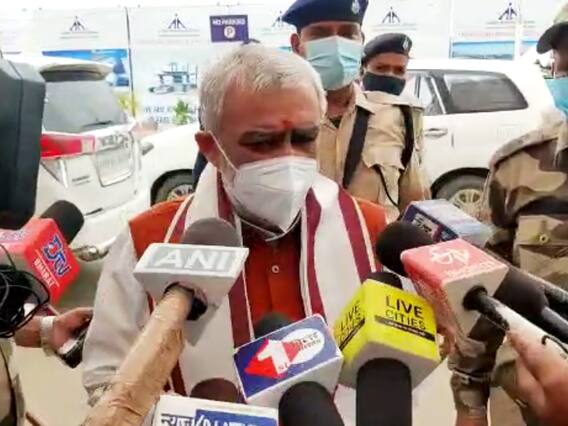 बिहारः अश्विनी चौबे पटना से दिल्ली के लिए रवाना, मोदी कैबिनेट और चिराग पासवान को लेकर दिया बयान बिहारः अश्विनी चौबे पटना से दिल्ली के लिए रवाना, मोदी कैबिनेट और चिराग पासवान को लेकर दिया बयान
