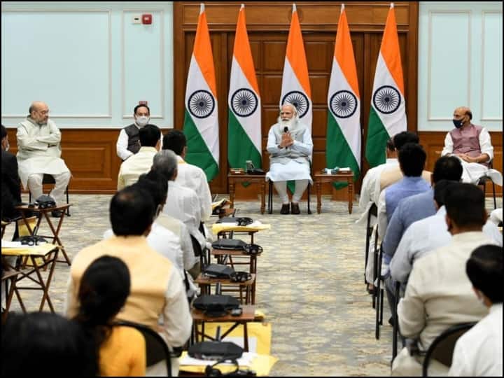 PM Modi cabinet Expansion: अश्विनी वैष्णव को रेलवे तो सिंधिया को नागरिक उड्डयन, जानिए किसे मिला कौन-सा मंत्रालय