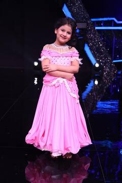 PICS: Shilpa Shetty Gives Special Treat To THIS 'Super Dancer 4' Contestant; Tanuja Graces Show