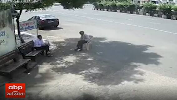 શું તમને જાહેર રસ્તા પર ફોન વાપરવાની ટેવ છે? આ વીડિયો જોઇ થઇ જાવ સાવધાન