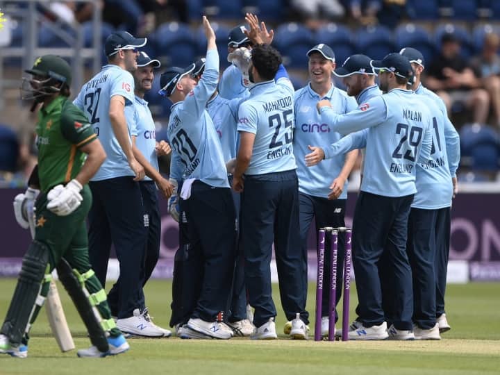 england beat pakistan by 9 wickets in first odi Dawid Malan and Zak Crawley smashed fifty ENG vs PAK 1st ODI: पाकिस्तान की शर्मनाक हार, इंग्लैंड की युवा टीम ने 9 विकेट से रौंदा