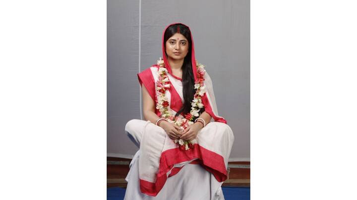 সন্দীপ্তার সারদা দেবীর লুক ও সৌরভের শ্রীরামকৃষ্ণ লুকের ছবি সৌজন্যে জি বাংলা।