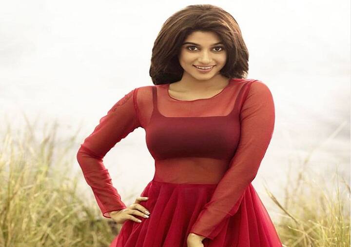 குறும்பாலே ஜெயித்தாலே களவாடி கவிழ்த்தாலே