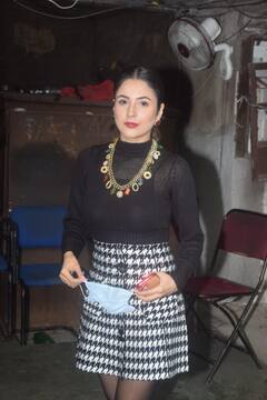 PICS: Bigg Boss 13's Shehnaaz Gill Gives Style Goals With Her New Stunning Look