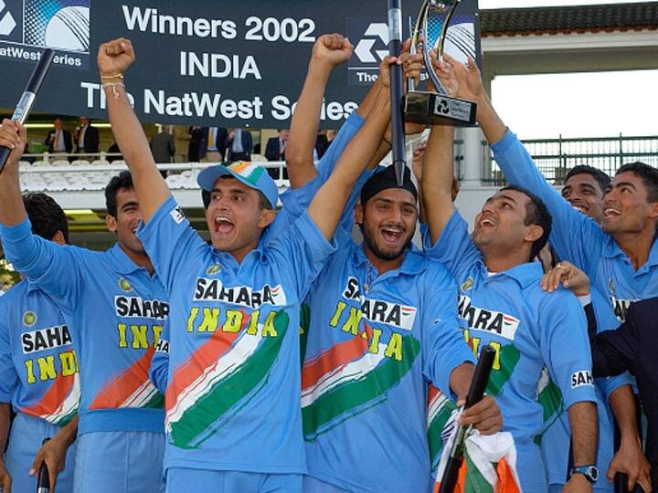 2002ம் ஆண்டு நாட்வெஸ்ட் கோப்பையை வென்று இங்கிலாந்துக்கு பதிலடி தந்தது கங்குலியின் படை