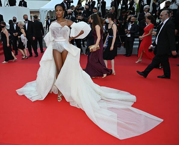 A model posing on the red carpet on day 2 of the Cannes Film Festival.[pic credit: Gettyimages]