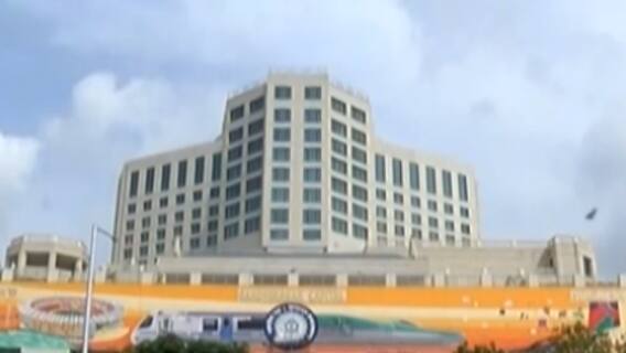 Gandhinagar: એરપોર્ટને પણ ટક્કર મારે તેવું રેલવે સ્ટેશન તૈયાર, ટૂંક સમયમાં PM મોદી કરશે ઉદ્ધાટન