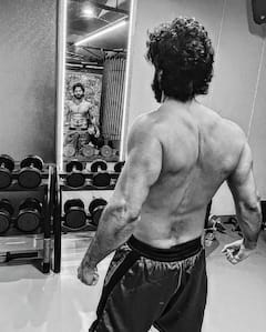 Varun Dhawan Shows Off His Massive Transformation For 'Bhediya', Fans Go Gaga Over His Look