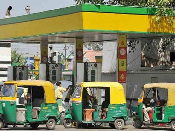 CNG Price Hike : Today , 2.56 rupees hike in CNG, new rate implement from today CNG Price Hike : પેટ્રોલ ડિઝલ બાદ હવે CNG માં ભાવ વધારો, 2.56 રુપિયાનો વધારો