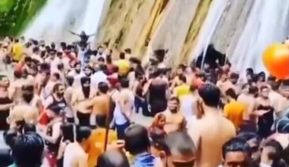 कोरोना के केस कम होते ही पहाड़ों पर सैलानियों की भीड़,ऐसे कैसे लड़ेंगे तीसरी लहर से?। Bharat Ki Baat