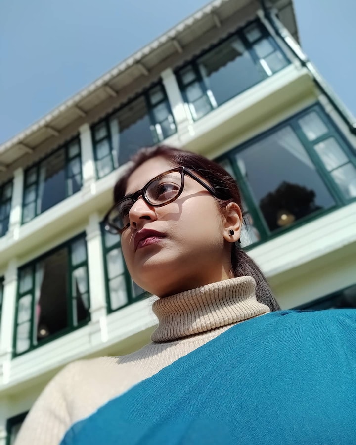 ওটিটি প্ল্যাটফর্মে মুক্তি পাচ্ছে অঞ্জন দত্ত পরিচালিত সিরিজ 'মার্ডার ইন দ্য হিলস', সেখানে একটি গুরুত্বপূর্ণ চরিত্রে রয়েছেন সন্দীপ্তা সেন।