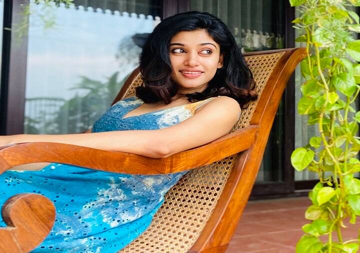 நாளும் தாண்டி உன் கண்ணைப்பார்த்தேன்