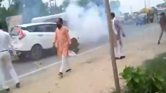 Uttar Pradesh में ब्लॉक प्रमुख चुनावों के नामांकन में मचा बवाल, जमकर चले लाठी-डंडे | सीधे फील्ड से