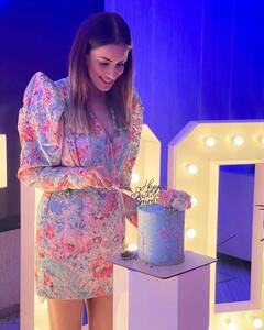 Birthday Pics: स्मृति खन्ना ने दोस्तों संग मनाया अपना 31वां बर्थडे, इस खास दिन पर पति के साथ किया लिप-लॉक किस