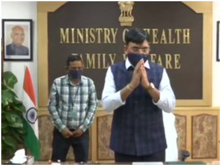 PM Modi New Cabinet LIVE: स्वास्थ्य, रेल और पेट्रोल मंत्री ने संभाला कामकाज, जानिए अब तक की सारी अपडेट्स PM Modi Union Cabinet reshuffle LIVE Updates 6 pm today ministerial probables Jyotiraditya Scindia, Sarbananda Sonowal arrive Delhi Home Minister Amit Shah PM Modi New Cabinet LIVE: स्वास्थ्य, रेल और पेट्रोल मंत्री ने संभाला कामकाज, जानिए अब तक की सारी अपडेट्स