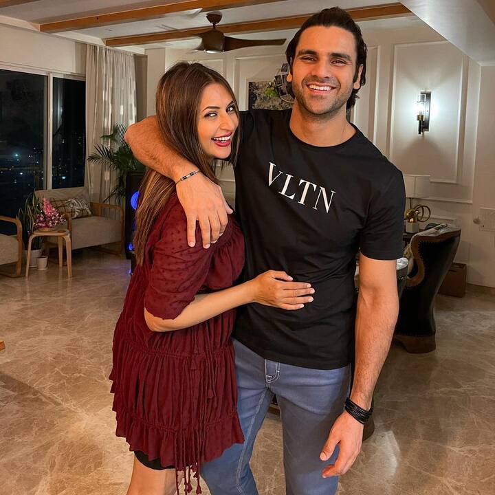 Divyanka shared a photo wherein she can be seen flashing her million dollar smile while striking a pose for the camera.