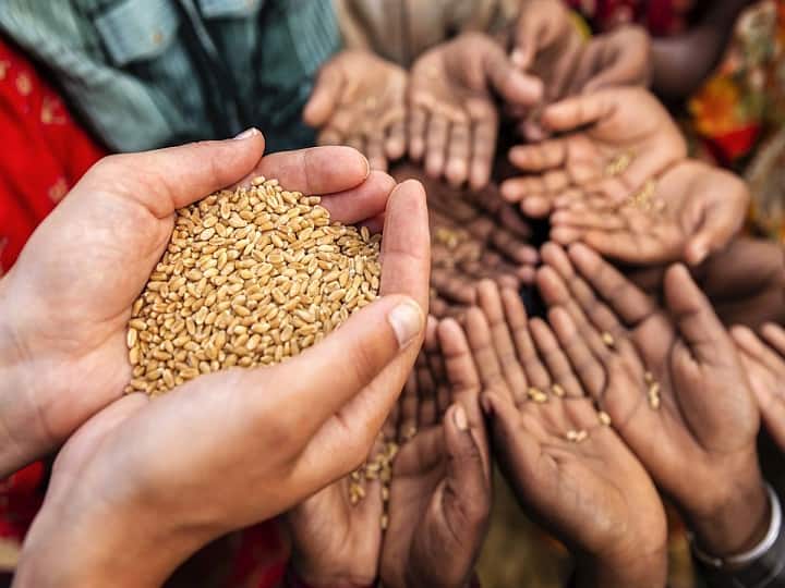 Global Hunger Index 2022 India Drops To 107th Position In Global Hunger Index जागतिक उपासमार निर्देशांकात भारताची 107 व्या स्थानी घसरण, पाकिस्तान-बांग्लादेशही भारताच्या पुढे 