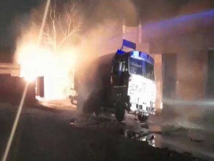 गाजियाबाद: केमिकल से भरे टैंकर में लगी आग, फायर ब्रिगेड ने कड़ी मशक्कत बाद पाया काबू