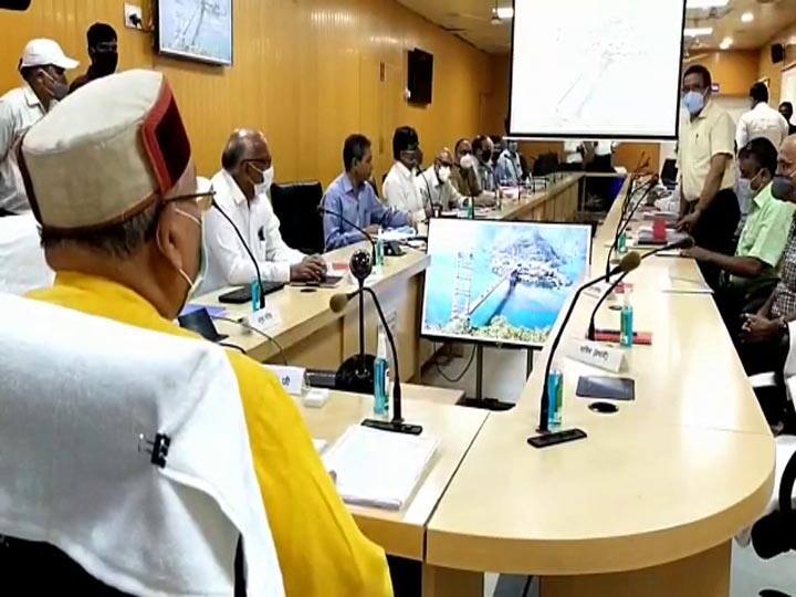Satpal Maharaj strict in Review meeting and given direction to officer Dehradun Uttarakhand समीक्षा बैठक में सख्त हुए कैबिनेट मंत्री सतपाल महाराज, अफसरों को दिया अल्टीमेटम
