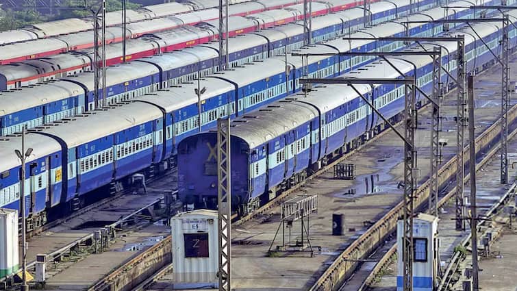 Indian Railways Redesignate Post of Tain Guard as Train Manager Ministry of Railways Train Guard New Name: ভারতীয় রেলে আর ‘গার্ড’ নয়, এখন থেকে ‘ট্রেন ম্যানেজার’