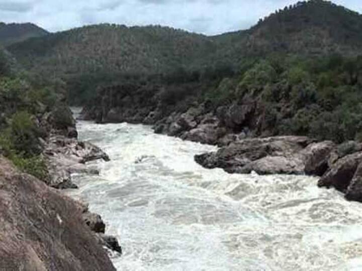 The amount of Cauvery water coming to Tamil Nadu has increased from 30,000 cubic feet to 33,000 cubic feet காவிரி நீர்ப்பிடிப்பு பகுதிகளில் கனமழை - தமிழகத்திற்கு வரும் நீரின் அளவு 30,000 கன அடியில் இருந்து 33,000 கன அடியாக அதிகரிப்பு