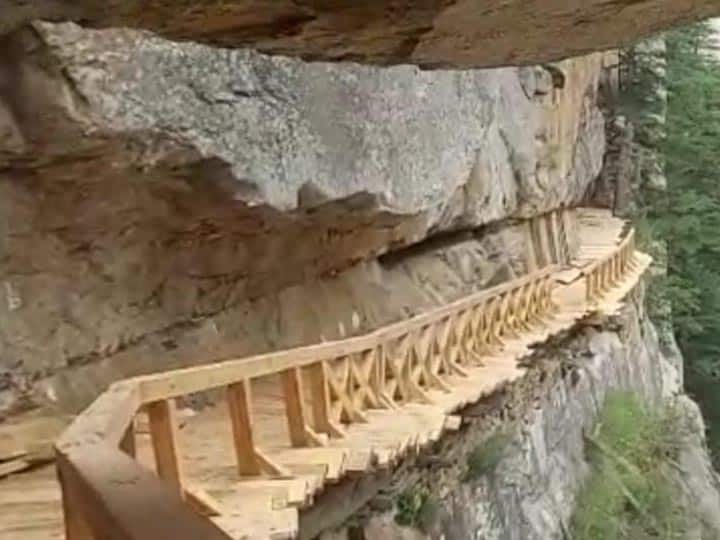 उत्तराखंड: गड़तांग गली की सीढ़ियां नए रूप में तैयार, दुनिया के सबसे खतरनाक रास्तों में है शुमार