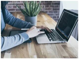 Laptop Buying Tips: नवा लॅपटॉप खरेदी करताय? चेक करा या गोष्टी