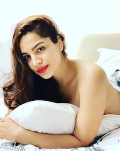 बच्चे के जन्म के बाद एक्ट्रेस ने बेड पर लेटकर दिया टॉपलेस पोज, यूजर्स बोले- आपसे उम्मीद नही थी