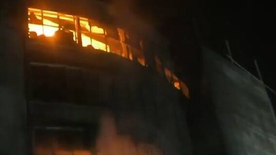 'Burning building' of Bangladesh's Dhaka kills 50+; horrific visuals go viral | Viral Express (09 July 2021)
