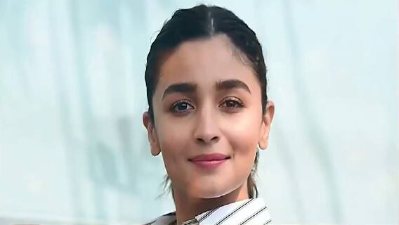 Alia Bhatt's Hollywood stint to begin soon | Khabar Filmy Hai (09 July 2021)