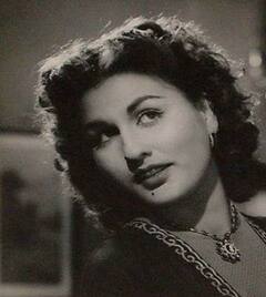 In Pics: साएशा से लेकर अदनान सामी तक, दिलीप कुमार के रिश्तेदार लगते हैं ये सेलिब्रिटी