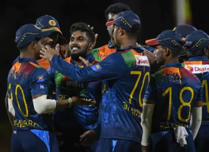 IND Vs SL: sri lankan players latest covid report negative, series can start as per new schedule IND Vs SL:  श्रीलंकाई खिलाड़ियों की लेटेस्ट आरटी-पीसीआर रिपोर्ट आई नेगेटिव, तय समय पर शुरू हो सकती है सीरीज