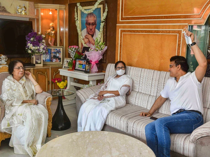Sourav Ganguly को जन्मदिन की बधाई देने उनके घर पहुंची CM Mamata Banerjee