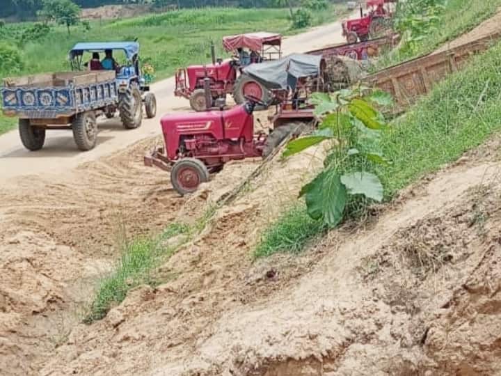 illegal sand mining continue in banka of many river including chandan ban by national green tribunal and government ann बिहारः प्रतिबंध के बाद भी नहीं रुक रहा बालू का धंधा, चांदन नदी समेत कई घाटों पर हो रहा खनन