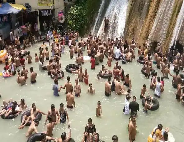 administration increased strictness after huge crowd of tourists was seen in mussoorie kampti fall મસૂરી: જો આપ કમ્પટી ફોલ પર  ફરવા જવા ઇચ્છતાં હો તો પહેલા આ નિયમો જાણો