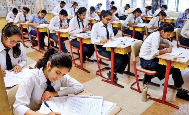 From July 15, standard 12 classes will start with 50 per cent capacity 15 જુલાઈથી ધોરણ 12ના વર્ગો 50 ટકા ક્ષમતા સાથે થશે શરૂ