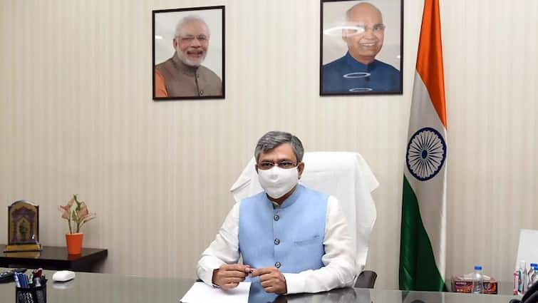 New Railway Minister Ashwini Vaishnaw orders officials to work in two shifts in rail minister office नए रेल मंत्री अश्विनी वैष्णव ने बदल दिया मंत्रालय में काम करने का समय, अब दो शिफ्टों में होगा काम