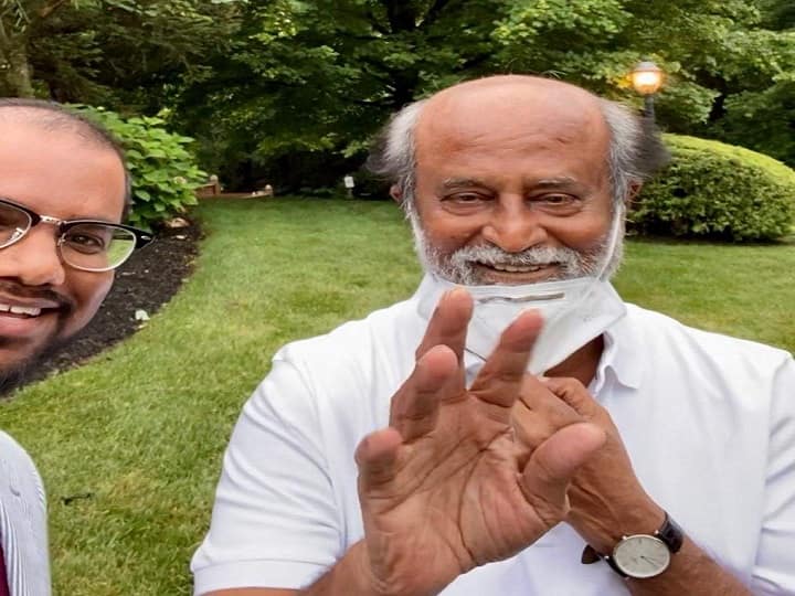 அமெரிக்காவில் சிகிச்சையின்போது நண்பர்களுடன் ரஜினி எடுத்துக்கொண்ட செல்பி